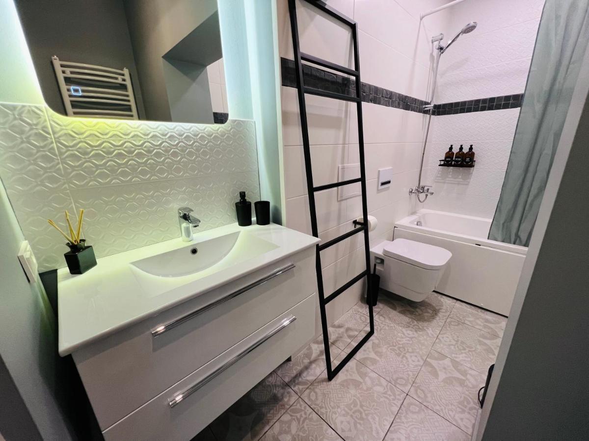 The Right Coast Apartment With Free Private Parking Riga Eksteriør bilde